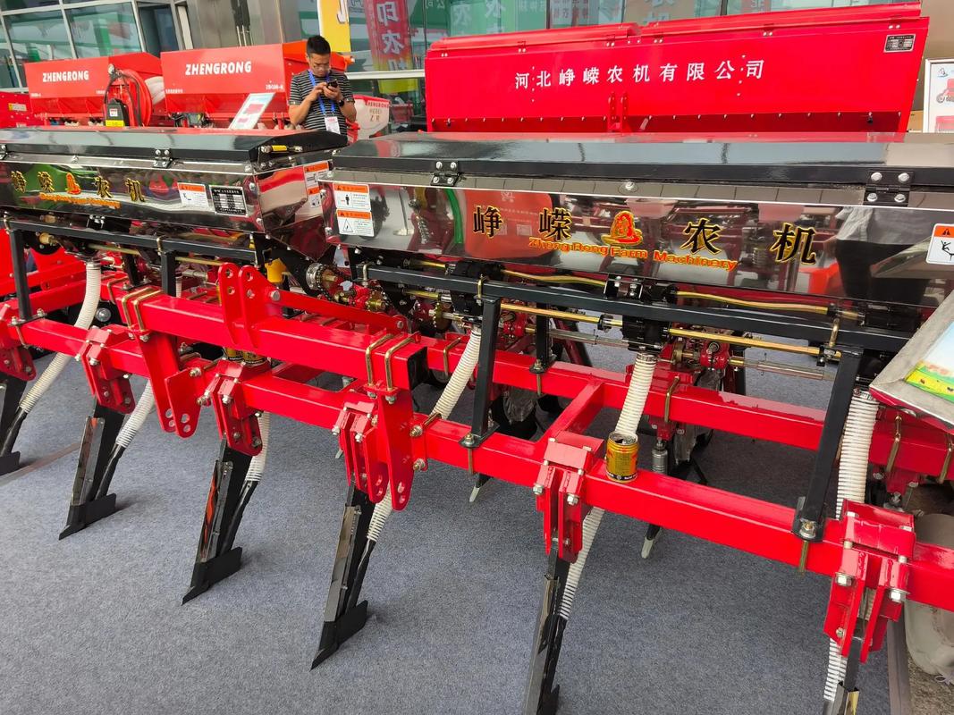 現(xiàn)代農(nóng)業(yè)機(jī)械的推廣與發(fā)展——以滑縣潤(rùn)豐農(nóng)機(jī)銷售和武漢國(guó)際農(nóng)機(jī)博覽會(huì)為例